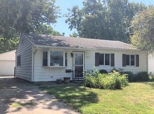 1612 Fairfield Dr, Springfield, IL 62702