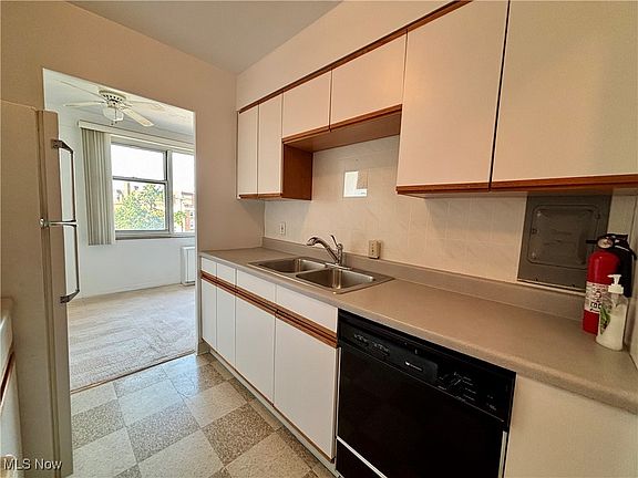 4th image of 11850 Edgewater Dr APT 423