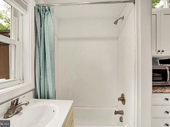 3rd image of 867 Schwanger Rd #40