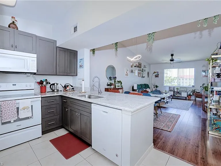 8294 Key Royal Cir #1633 — Photo 10
