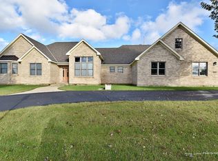 19N175 W Woodview Pkwy, Hampshire, IL