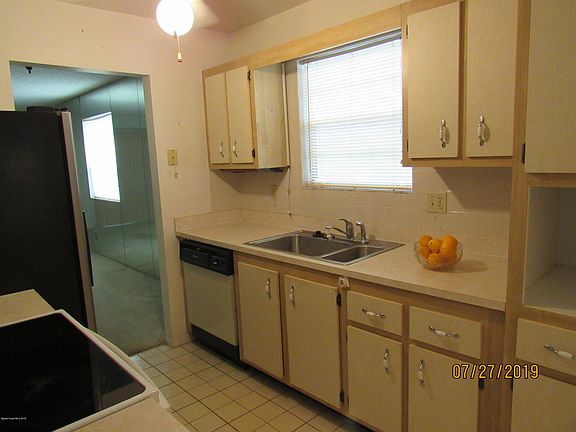 3rd image of 858 Dow Ln