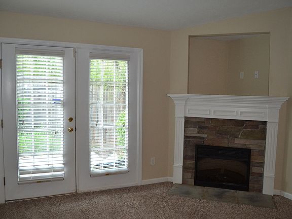 3rd image of 2605 York Dr