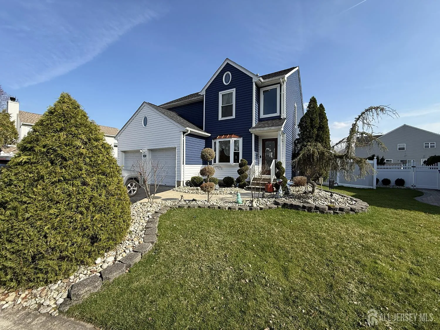 15 Sutton Pl photo 1