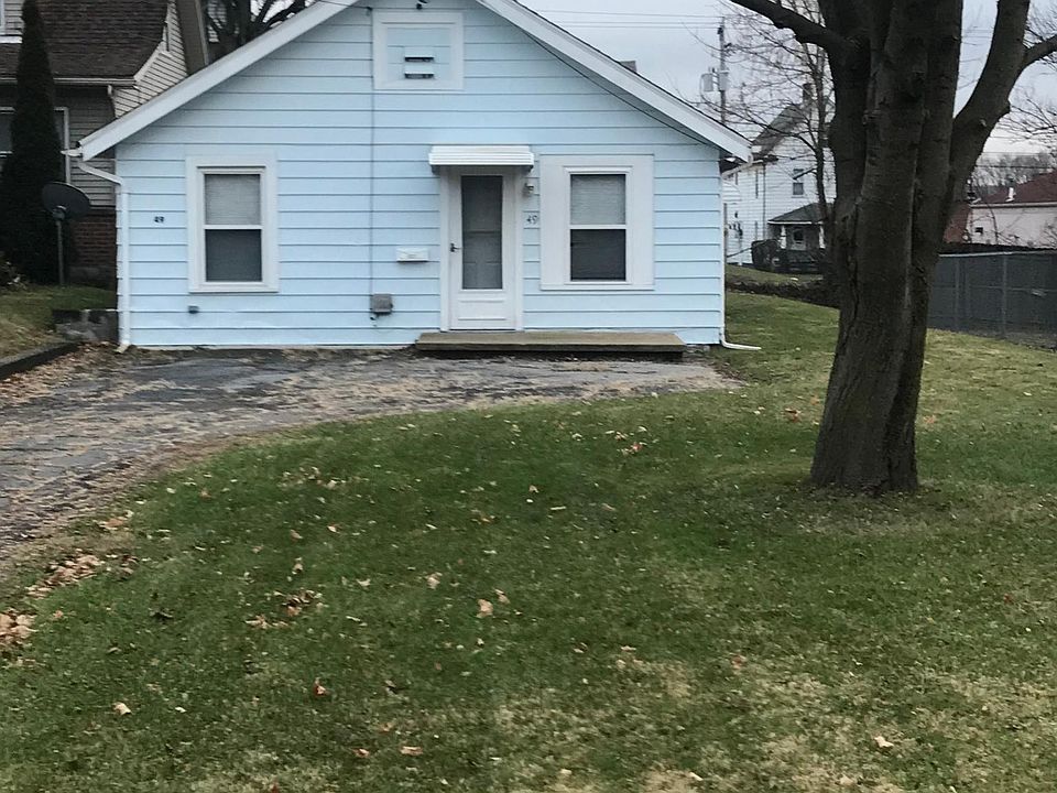 Front view of 49 Townsend Ave. Girard, OH 44420.