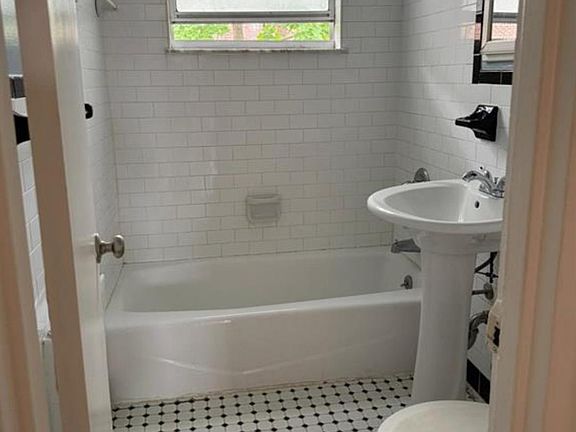 5th image of 205 West Post Road #2H