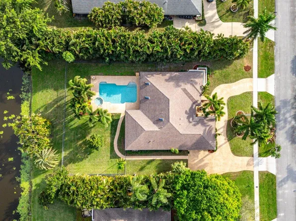 1400 Wood Row Way, Wellington, FL 33414