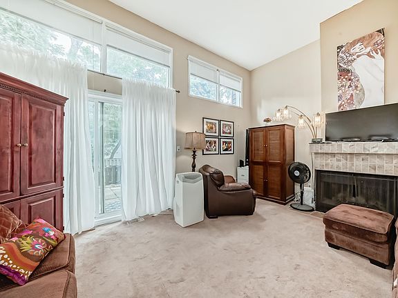 5th image of 1049 Millbourne Rd E