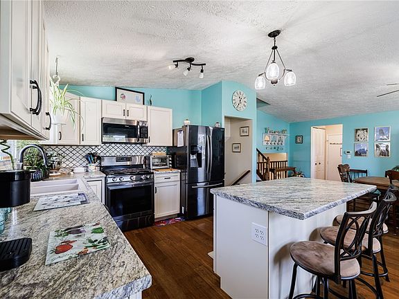 4th image of 52 Constance Way E