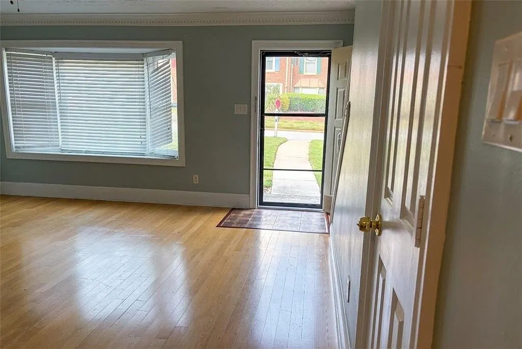2 bed, 2.5 bath, 1280 sqft, $1,700 — Photo 4