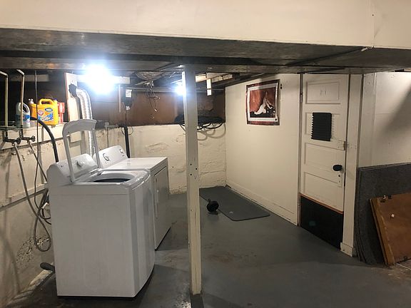 3rd image of 433 E Downington Ave