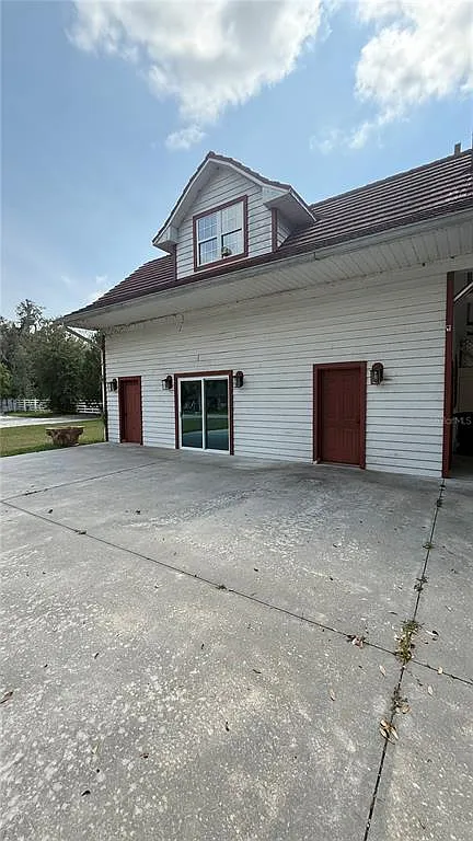 2 bed, 1.0 bath, 1730 sqft, $1,350 — Photo 1