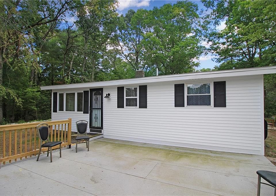 686 Beach Pond Rd, Voluntown, CT 06384 Zillow