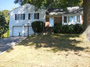 90 Amherst Dr, New Rochelle, NY 10583