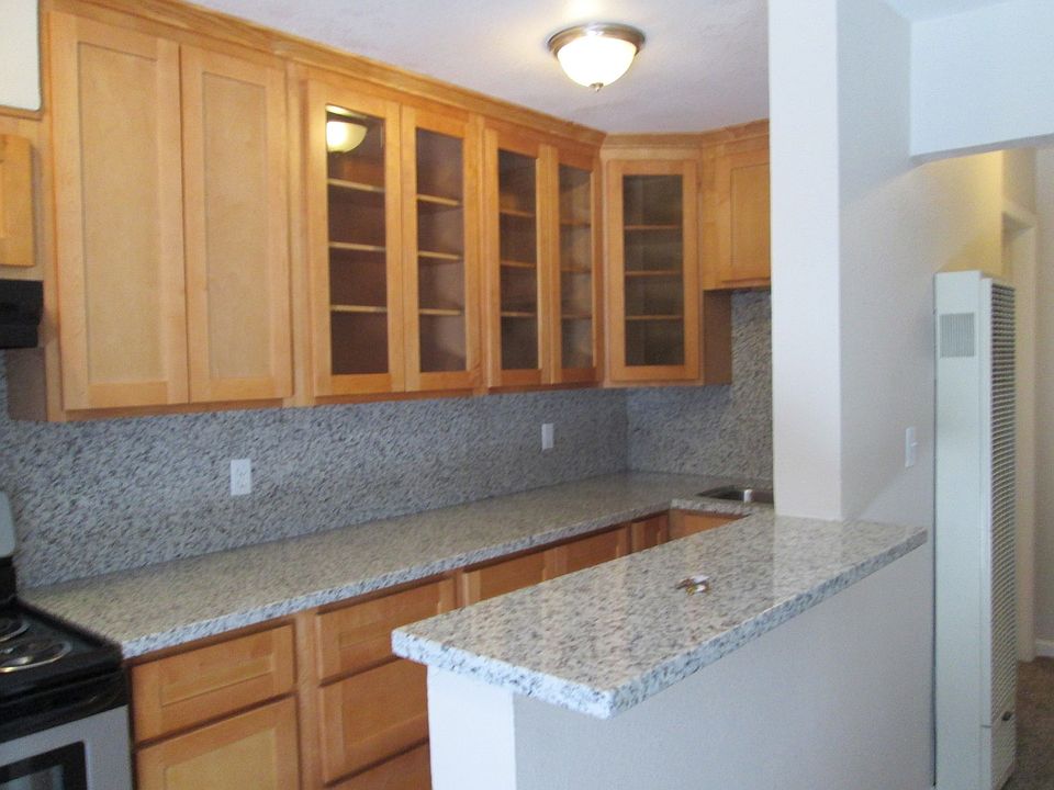 1st image of 335 N 6th St APT 3