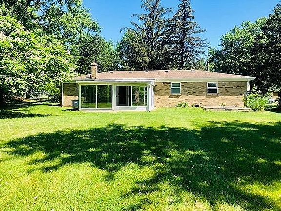 3rd image of 6835 Clover Ave