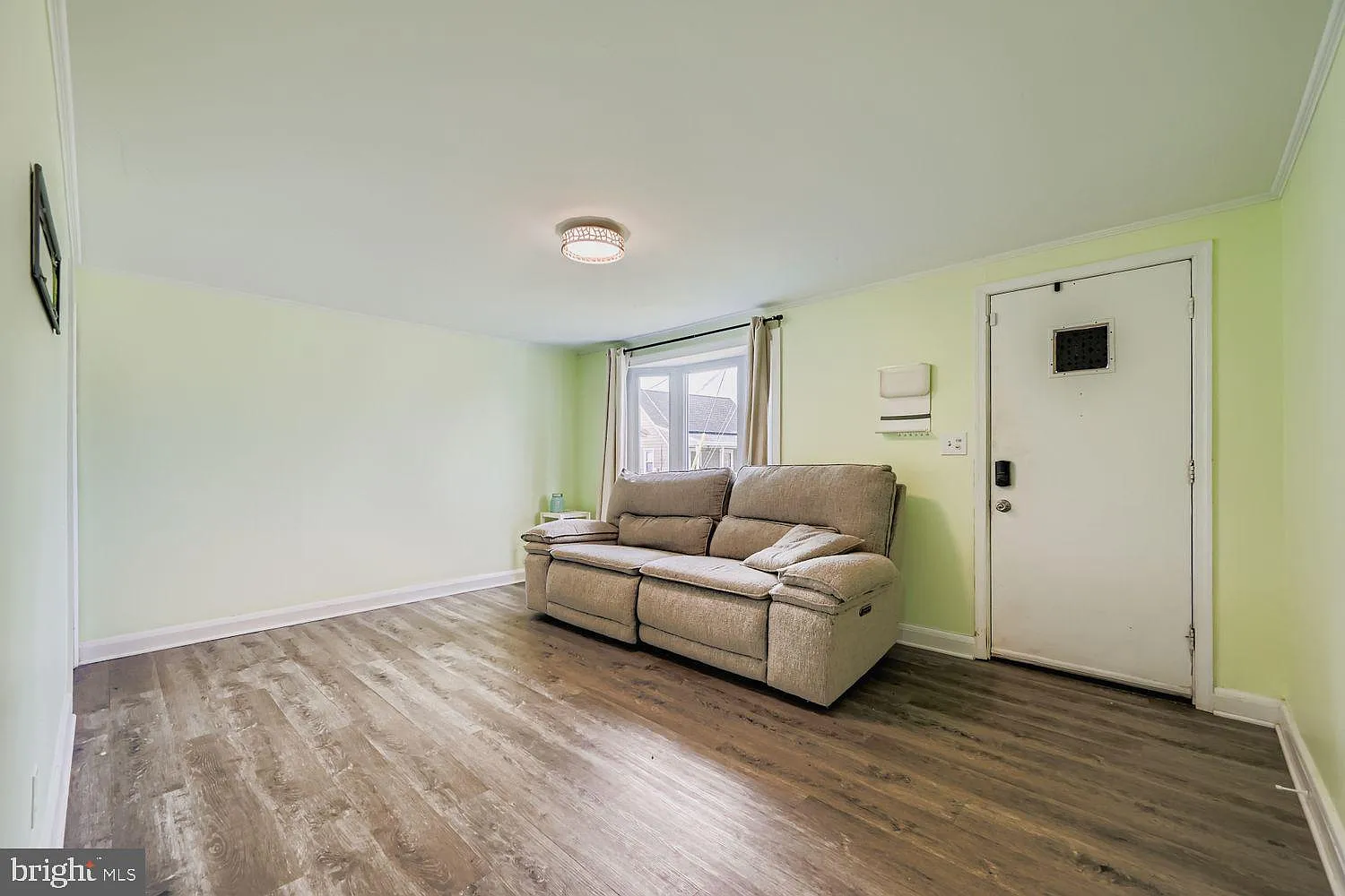 3 bed, 1.5 bath, 1884 sqft, $2,800 — Photo 4
