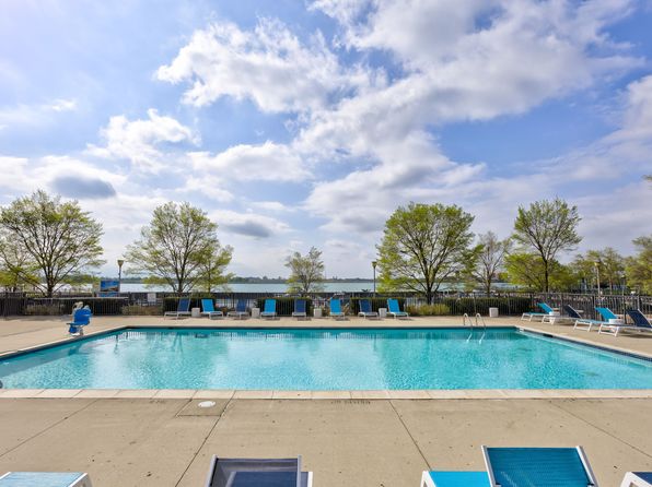 250 E Harbortown Dr APT 902, Detroit, MI 48207