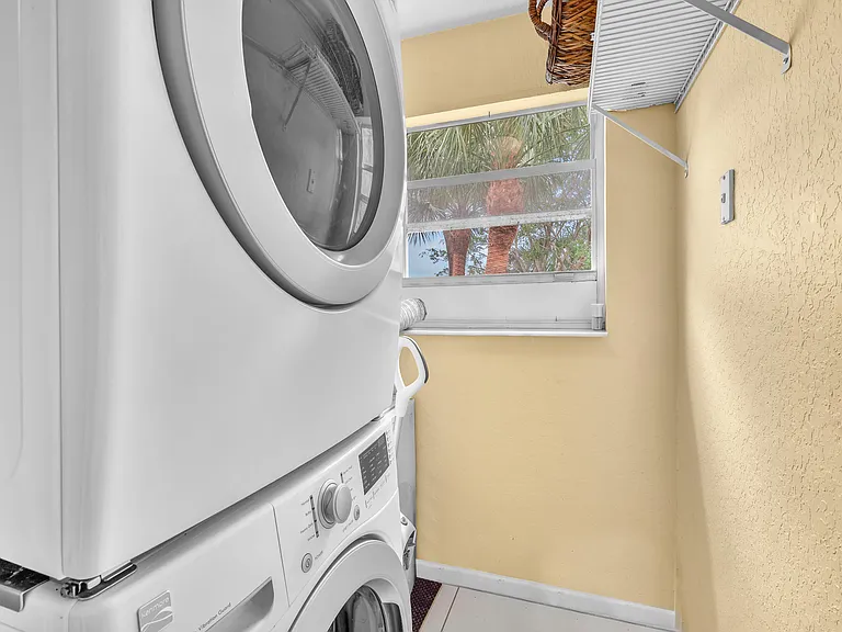1888 SW 53rd Ave — Photo 27