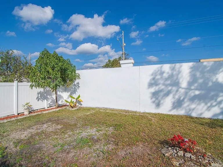 476 19th Pl — Photo 31