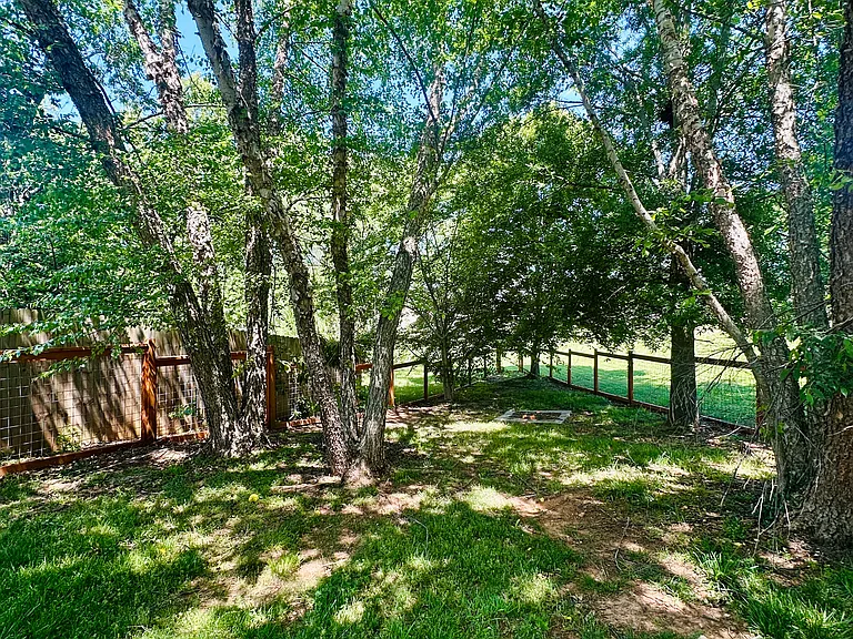 2200 Fairfax Dr — Photo 37