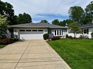 30514 Manhasset Dr, Bay Village, OH 44140