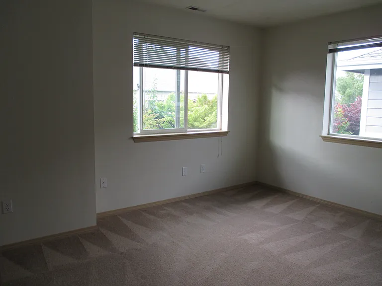 932 NW Anjni Cir — Photo 15