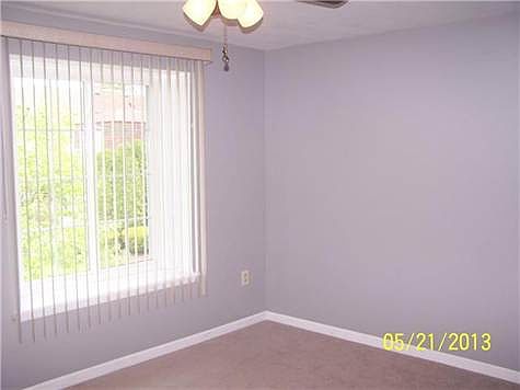 5th image of 75 Carriage Dr