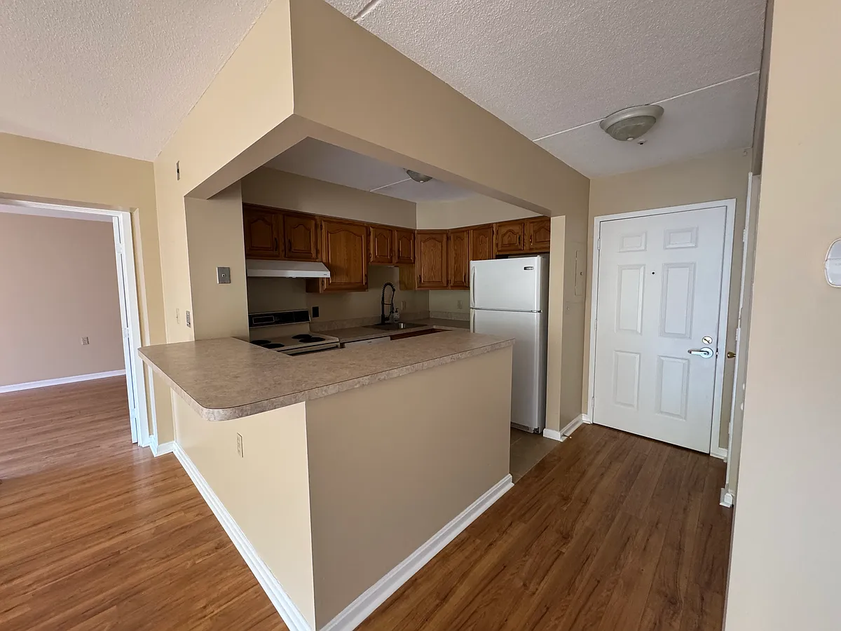 Building Photo - 4975 Washington St #208