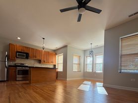 3708 W Ainslie St, Chicago, IL