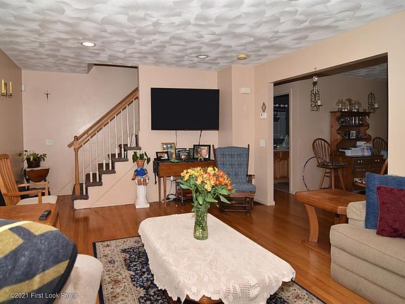 5th image of 377 Woonasquatucket Ave Unit B2