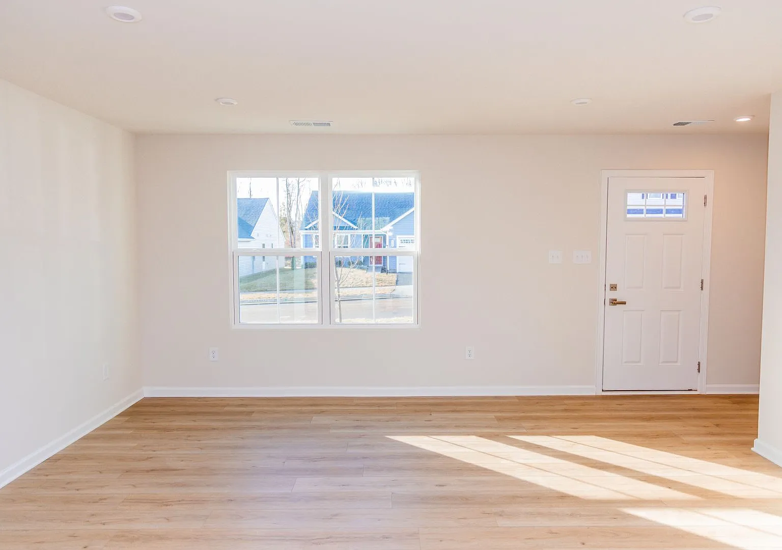 4 Bedroom Home in Waynesboro — Photo 3