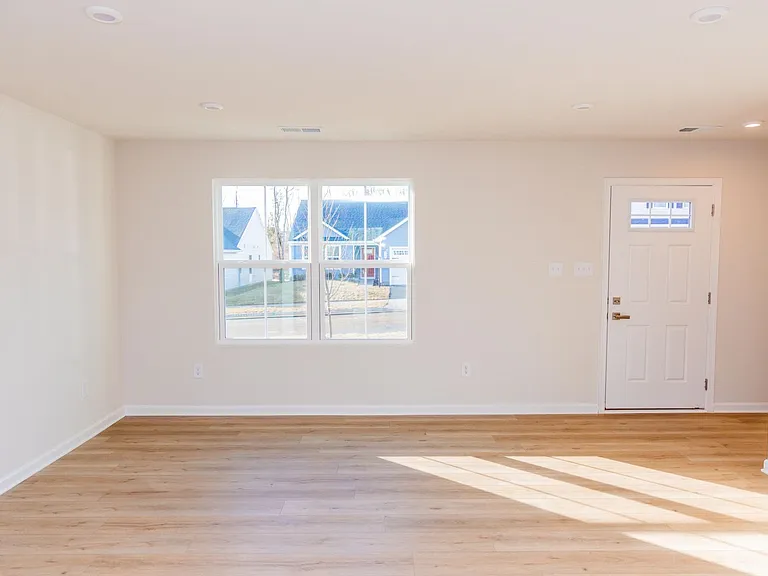 327 White Birch Rd — Photo 3