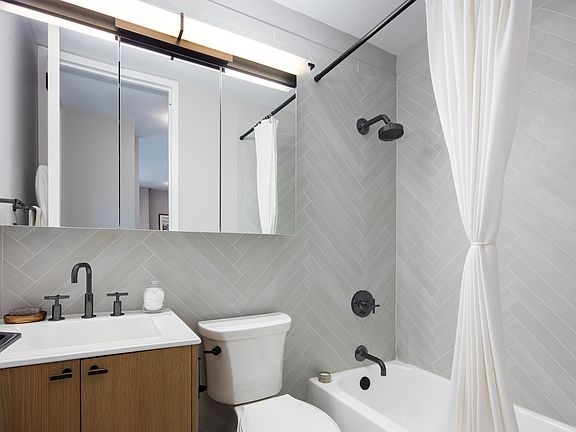 5th image of 560 W 43rd St APT 29A