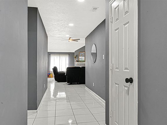 3rd image of 5007 Ridgeway Dr