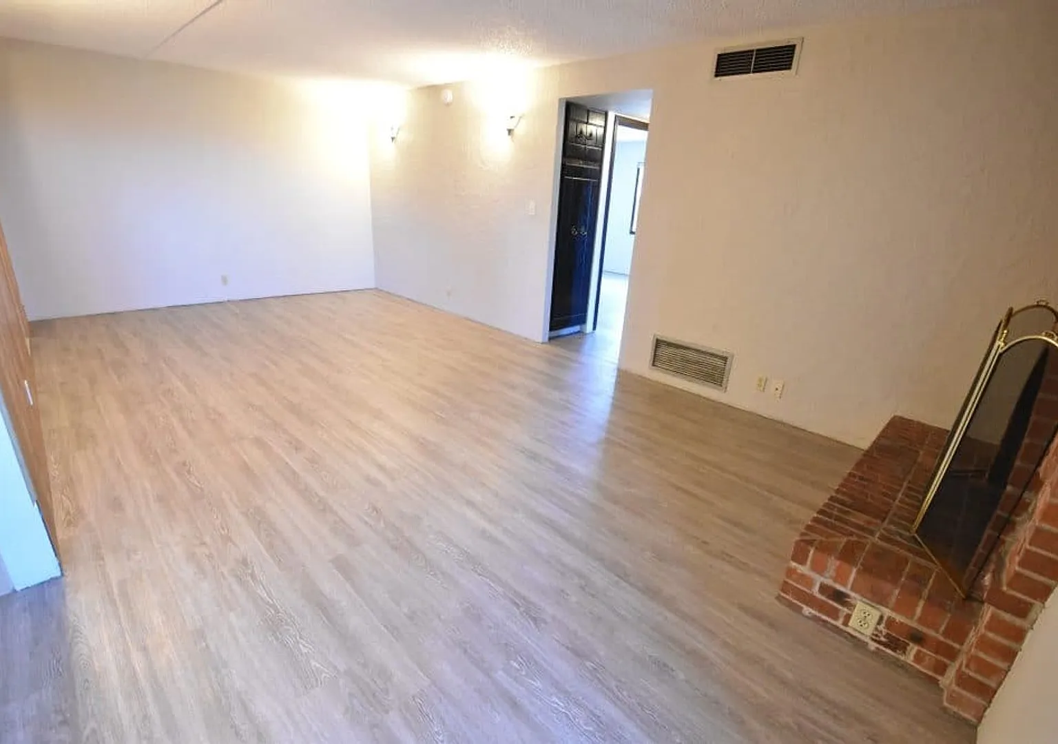 3 Bedroom Unit Available Now in Spanish Towers! — Photo 4