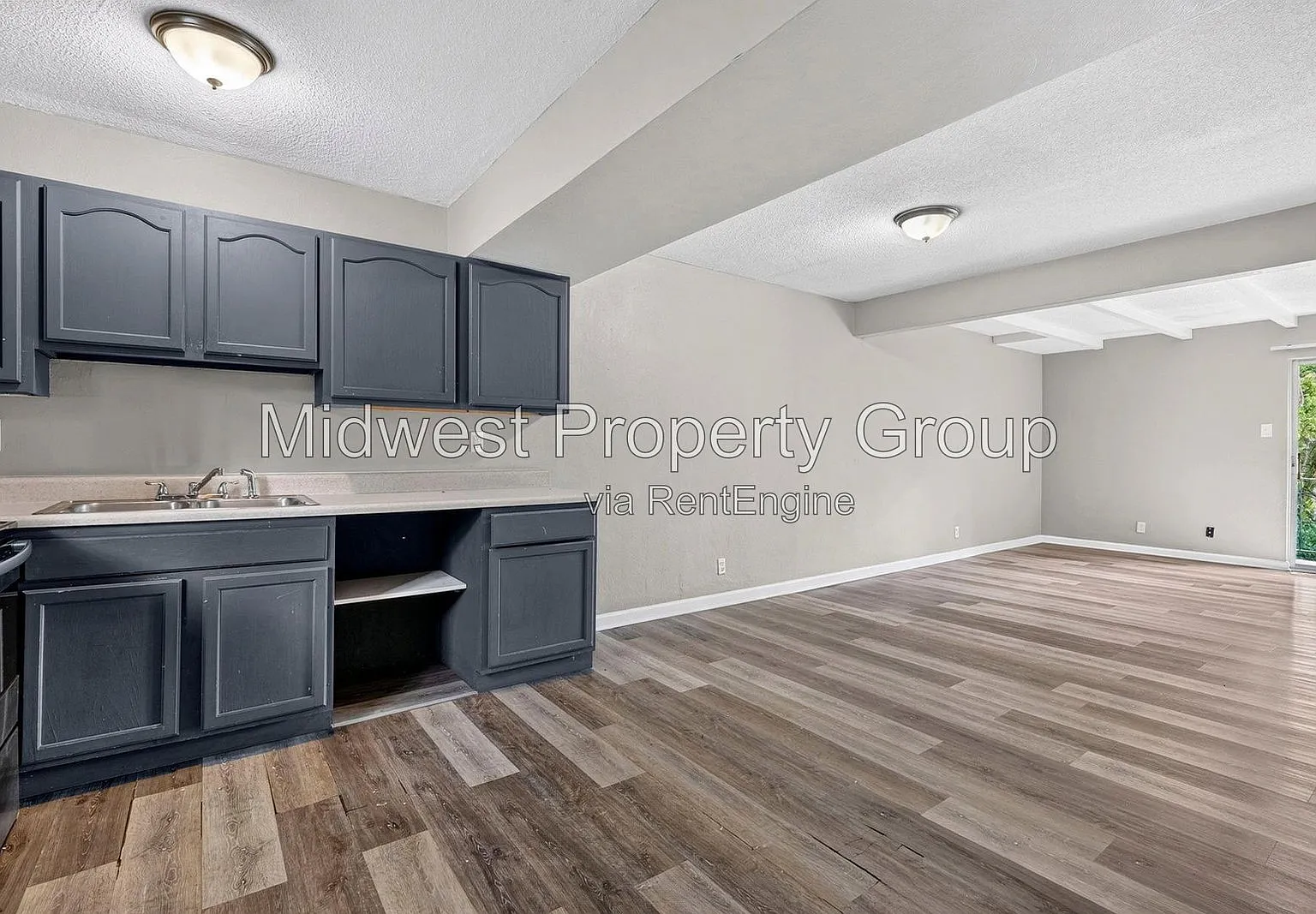 4 bed, 2.5 bath, 2790 sqft, $1,795 — Photo 2
