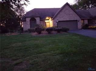15 Walnut Creek Dr, Holland, OH