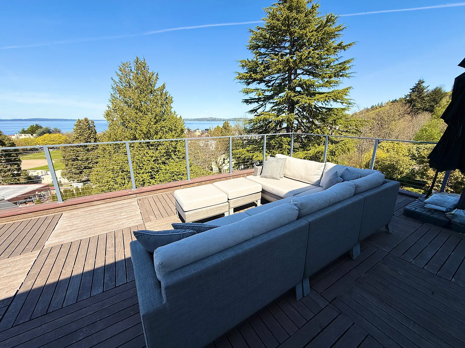 5716 SW Admiral Way — Photo 3