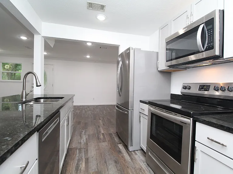 150 E Ensley St — Photo 7