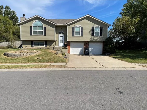 1432 NW Yankee Dr, Blue Springs, MO 64015