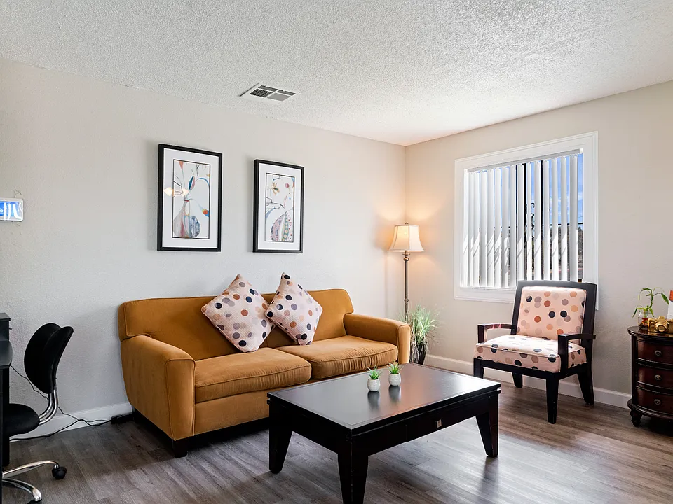 Thunderbird Apartments Leasing Office