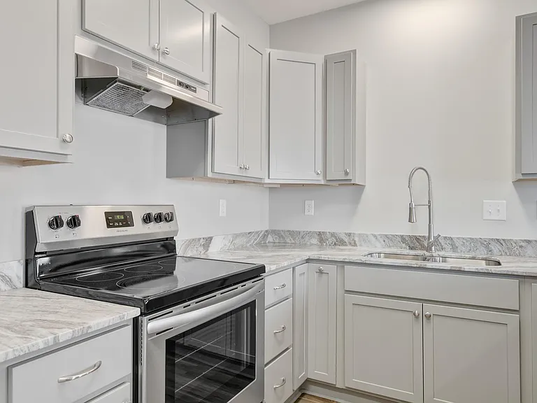 139 Iberia St #G — Photo 9