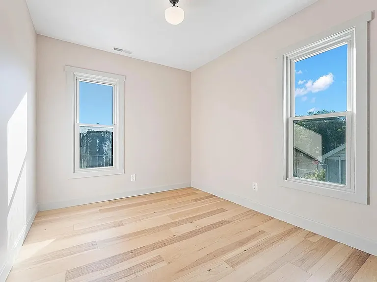 1118 Rockhill St — Photo 20
