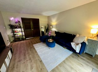 10 Georgetown Dr #10, Enfield, CT 06082