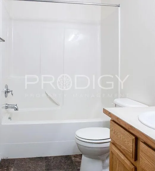 674 N Hydra Pl #B — Photo 8