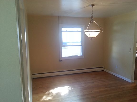 4th image of 71 Pinewood Ave #2