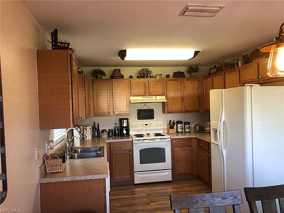 4th image of 1311 NE 6th Ave