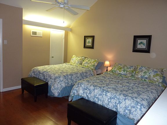 2 queen beds in loft