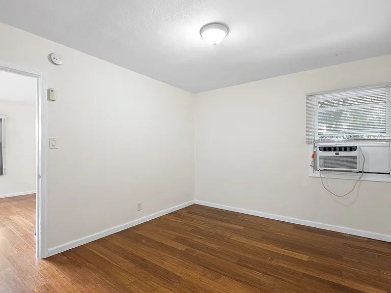 1119 N Genesee Ave #1 — Photo 11